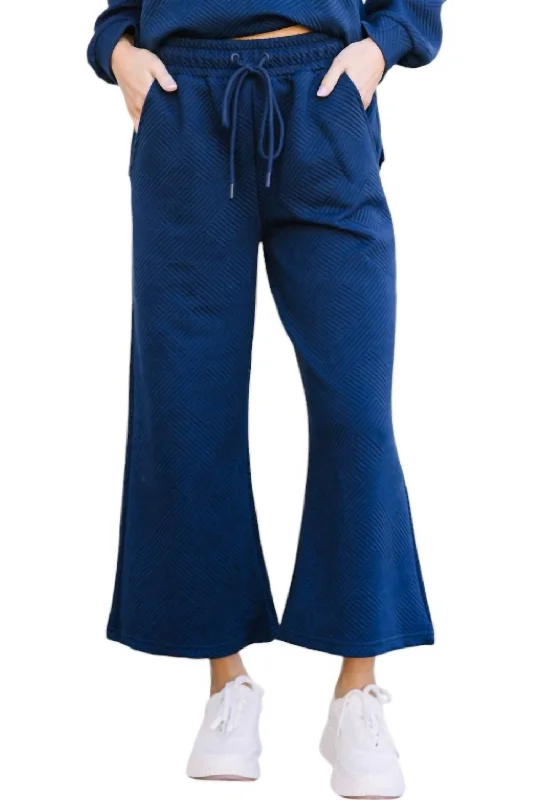 Hamptons Textured Cropped Wide Pants In Navy